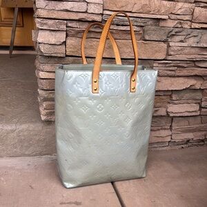 Authentic Louis Vuitton Vernis Reade MM
